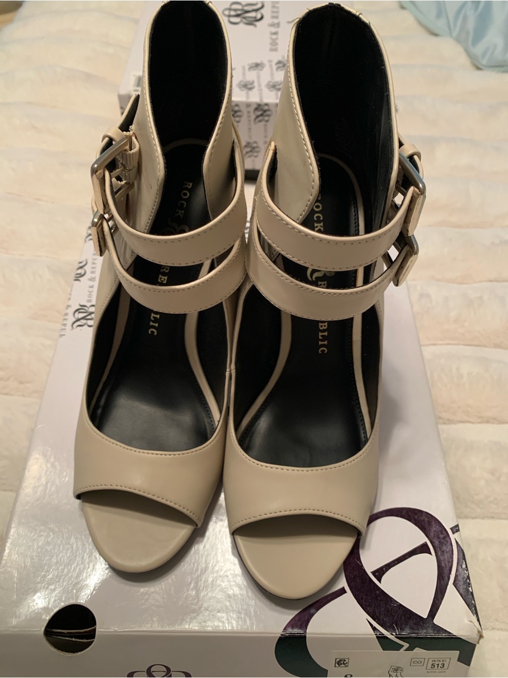 Rock & Republic White and Black Logo Shoe Box,Women’s Brinkley- ice size 8